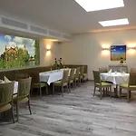 Hotel Fritz Schoene Lage Im Gruenen Mit Regionaler Kueche Kostenfreien Parkplaetzen Und E Ladestation 3*