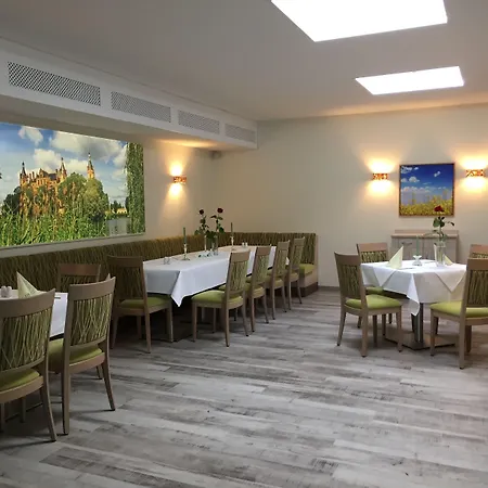 Hotel Fritz Schoene Lage Im Gruenen Mit Regionaler Kueche Kostenfreien Parkplaetzen Und E Ladestation 3*