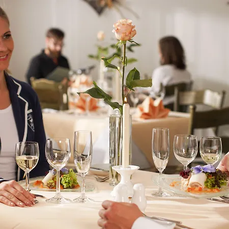 Szálloda Fritz Schoene Lage Im Gruenen Mit Regionaler Kueche Kostenfreien Parkplaetzen Und E Ladestation