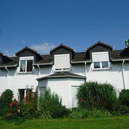 Fritz Schoene Lage Im Gruenen Mit Regionaler Kueche Kostenfreien Parkplaetzen Und E Ladestation Schwerin