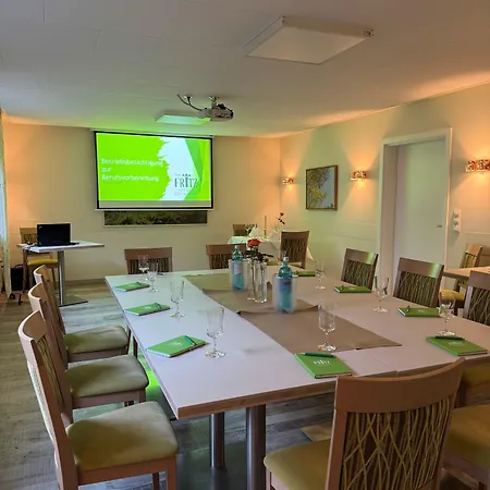 Hotel Fritz Schoene Lage Im Gruenen Mit Regionaler Kueche Kostenfreien Parkplaetzen Und E Ladestation 3*