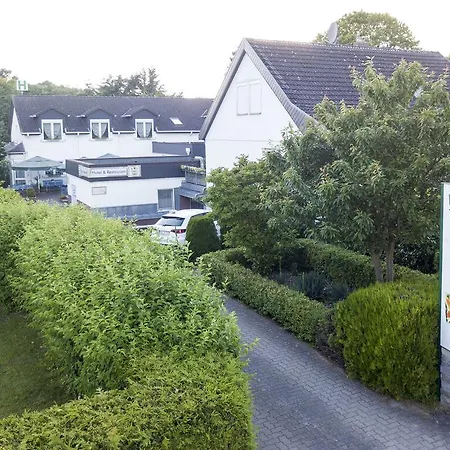 Fritz Schoene Lage Im Gruenen Mit Regionaler Kueche Kostenfreien Parkplaetzen Und E Ladestation 3*