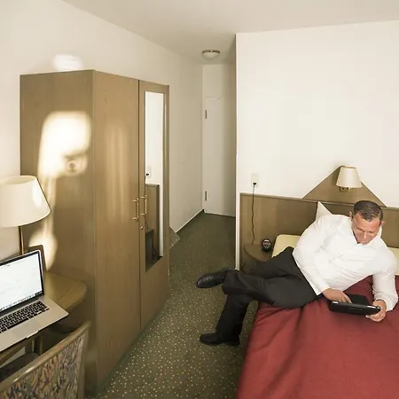 Szálloda Fritz Schoene Lage Im Gruenen Mit Regionaler Kueche Kostenfreien Parkplaetzen Und E Ladestation Schwerin