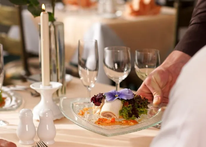 Fritz Schoene Lage Im Gruenen Mit Regionaler Kueche Kostenfreien Parkplaetzen Und E Ladestation 3*