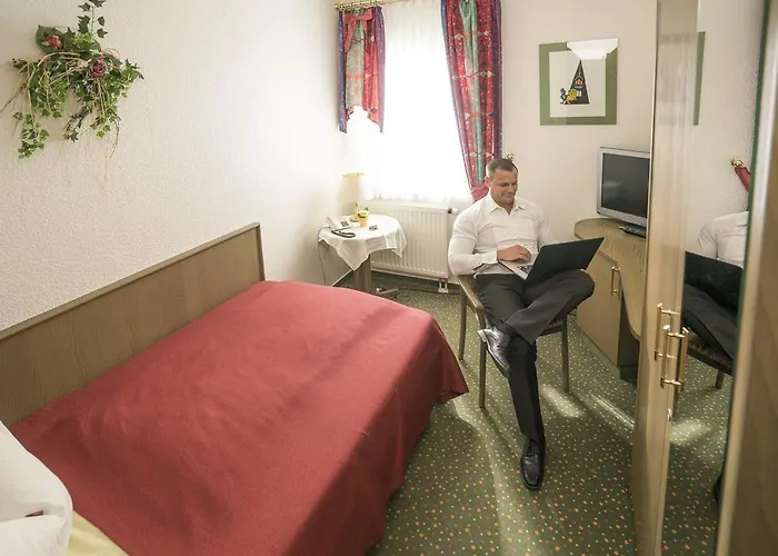 Fritz Schoene Lage Im Gruenen Mit Regionaler Kueche Kostenfreien Parkplaetzen Und E Ladestation شفيرين