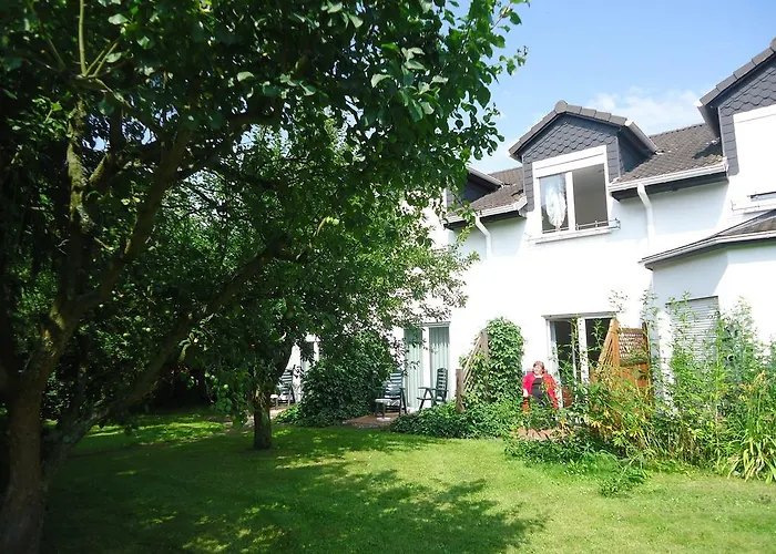 Fritz Schoene Lage Im Gruenen Mit Regionaler Kueche Kostenfreien Parkplaetzen Und E Ladestation 3*